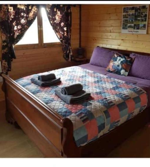 Country Bumpkin - Romantic Couples In Campsite