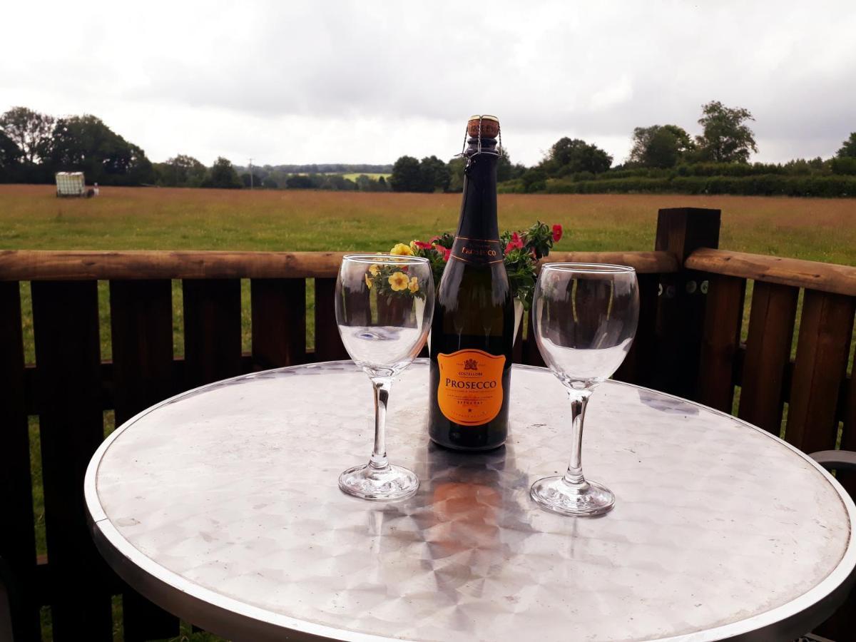 Campsite Country Bumpkin - Romantic Couples In Oakhill