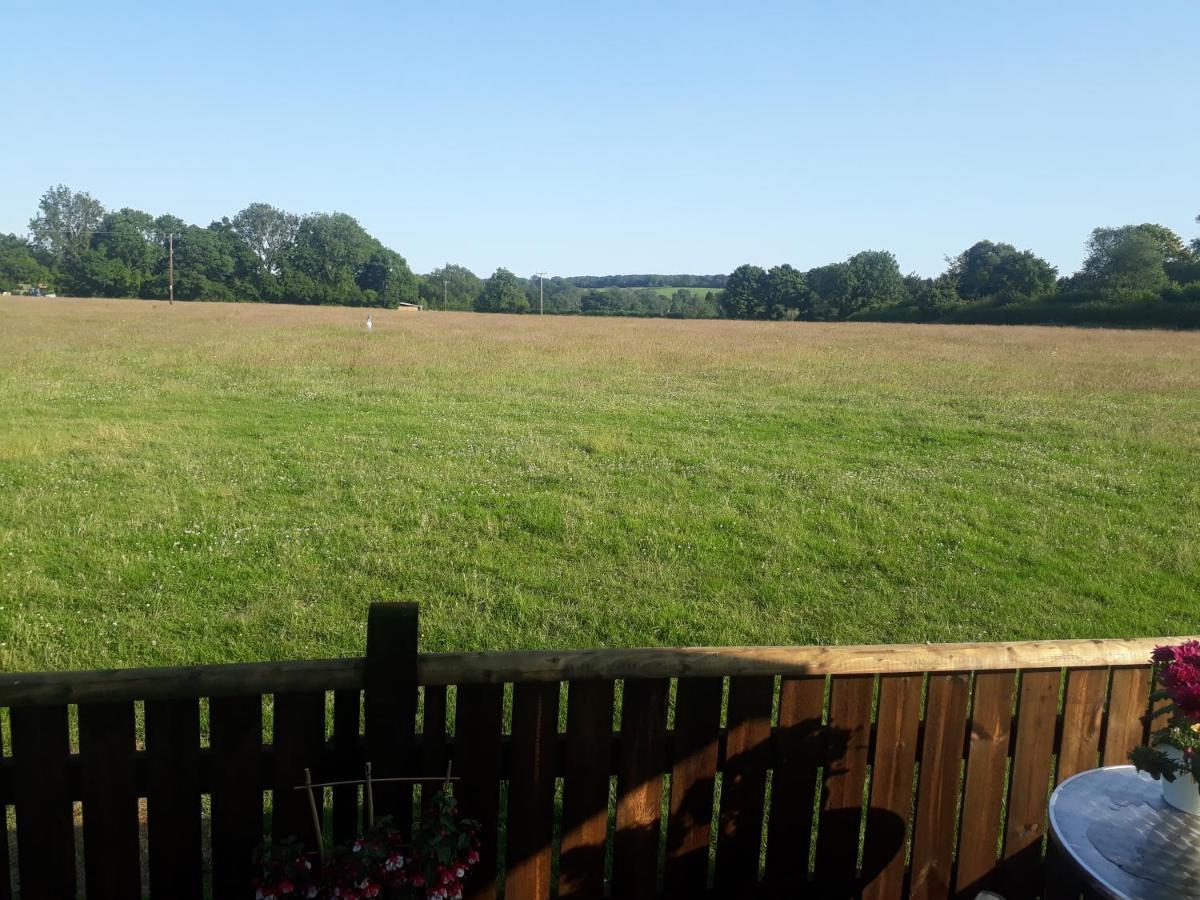 Campsite Country Bumpkin - Romantic Couples In Oakhill