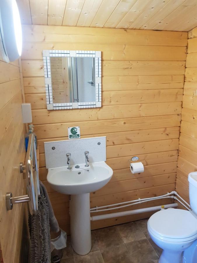 Country Bumpkin - Romantic Couples In Campsite Oakhill