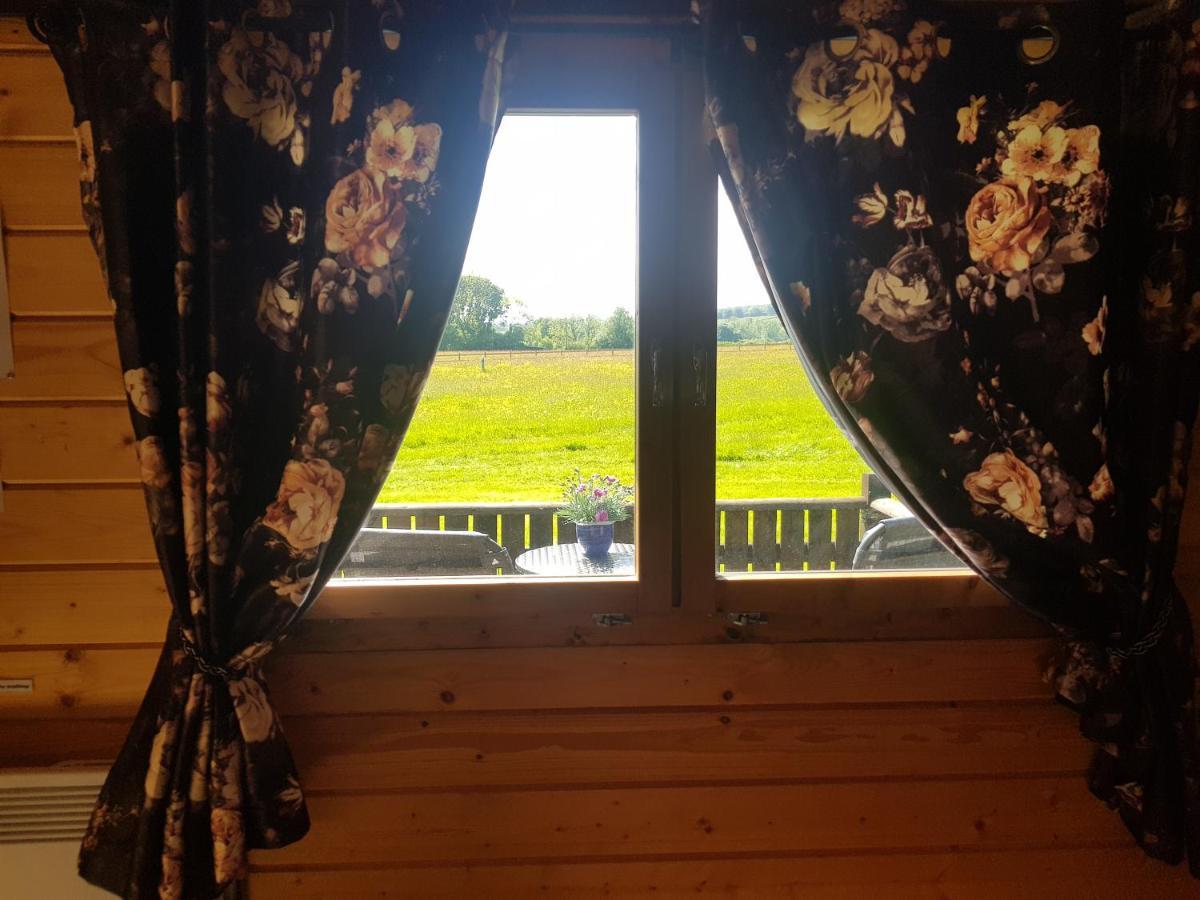 Country Bumpkin - Romantic Couples In Campsite