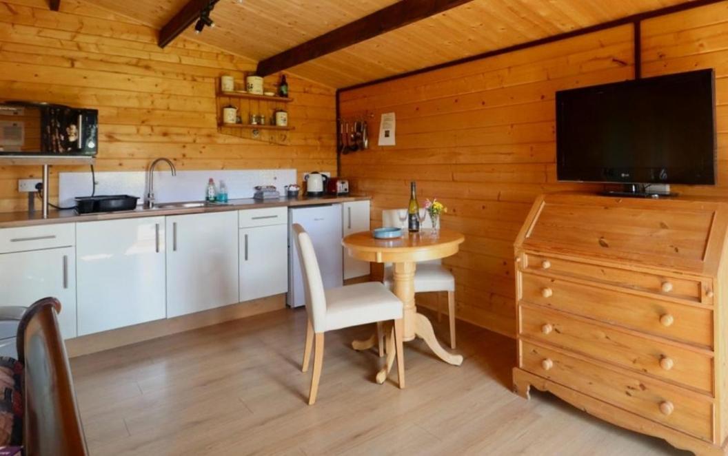 Country Bumpkin - Romantic Couples In Campsite Oakhill